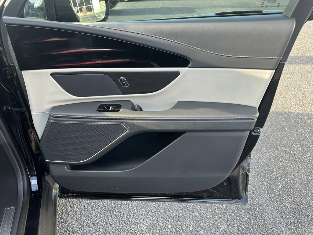 Used 2024 Lincoln Nautilus Premier image 21