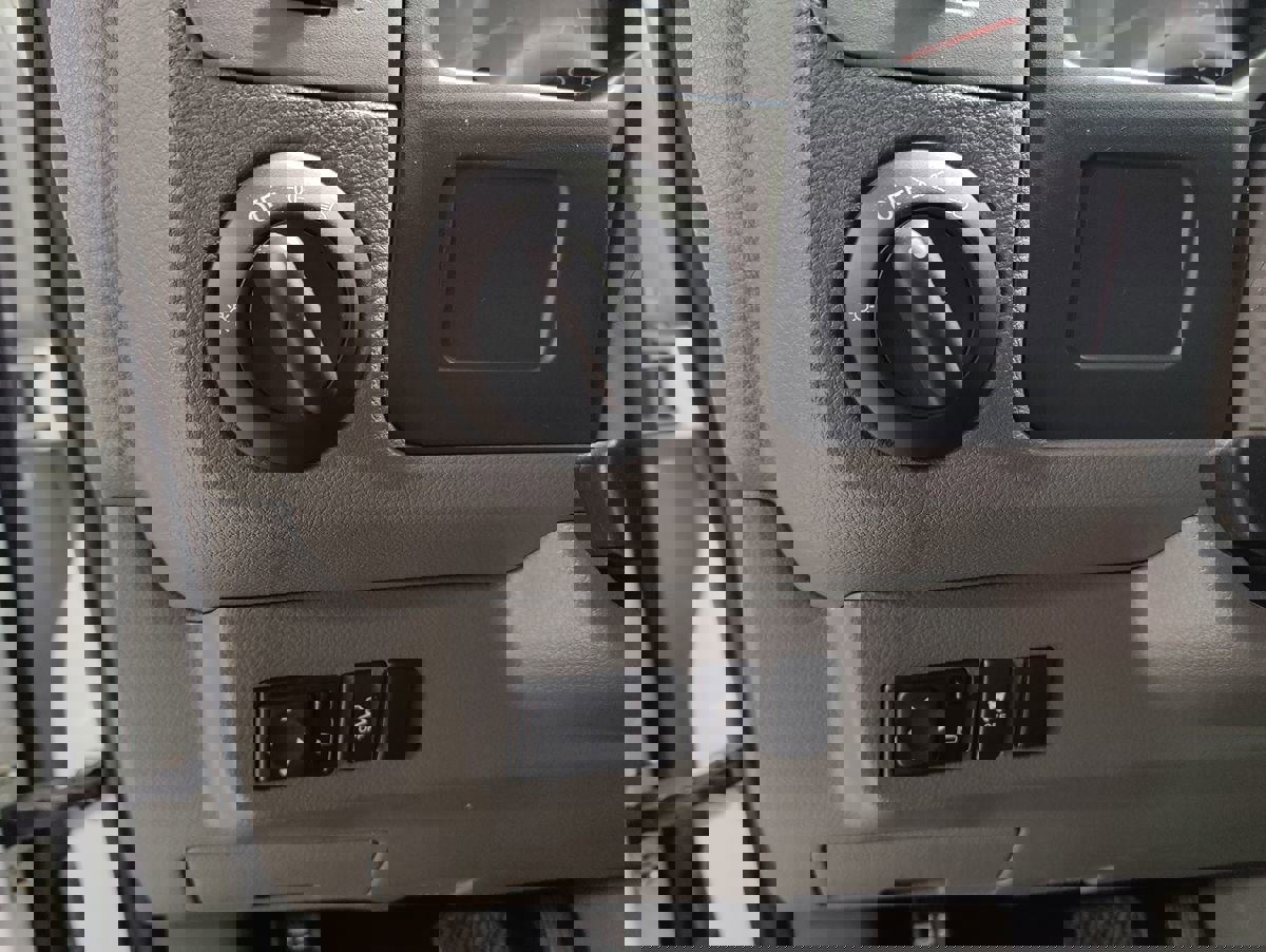 Used 2021 Nissan NV 2500 SV image 26