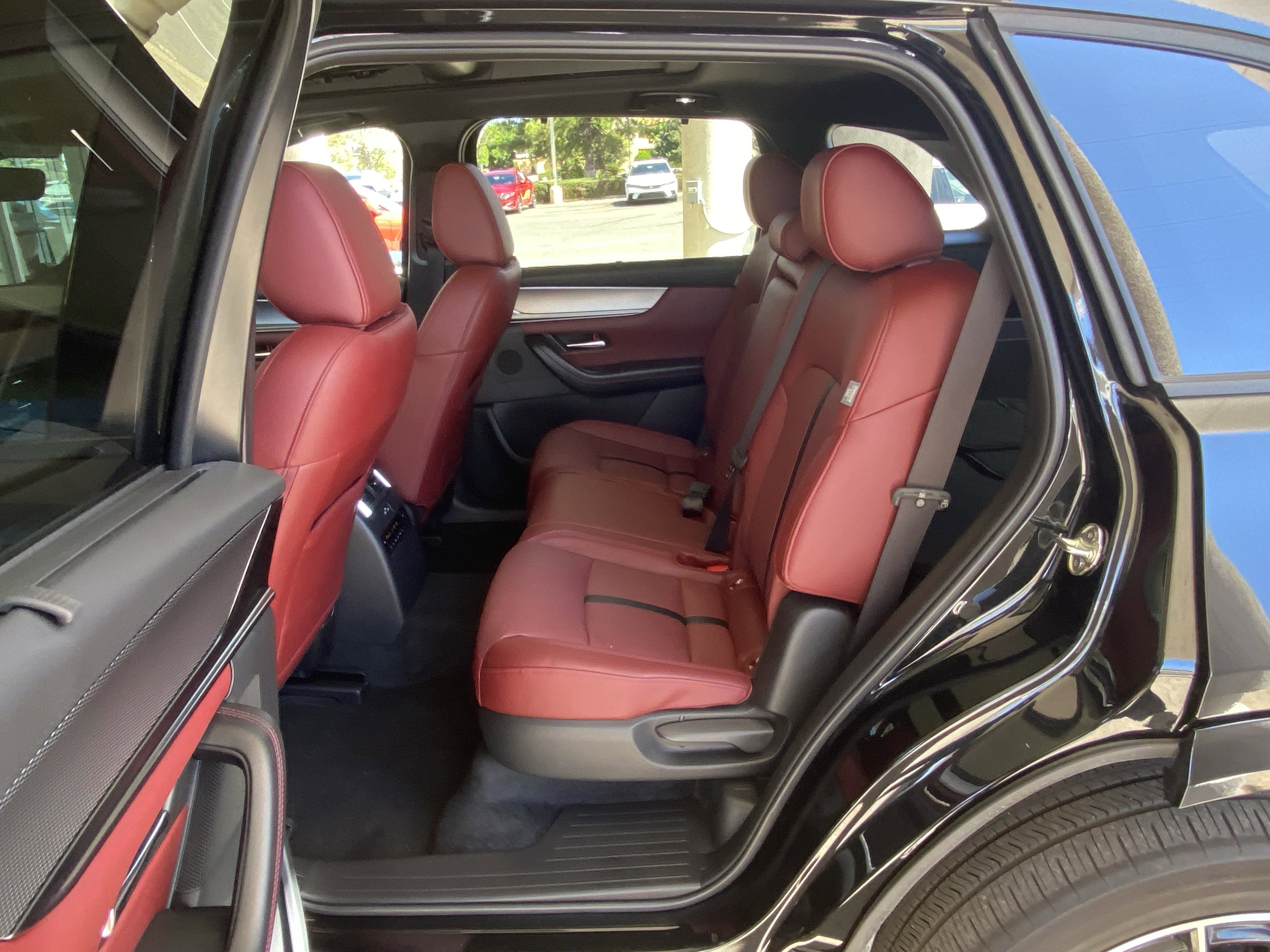 Used 2025 MAZDA CX-70 3.3 Turbo S w/ Premium Package image 34