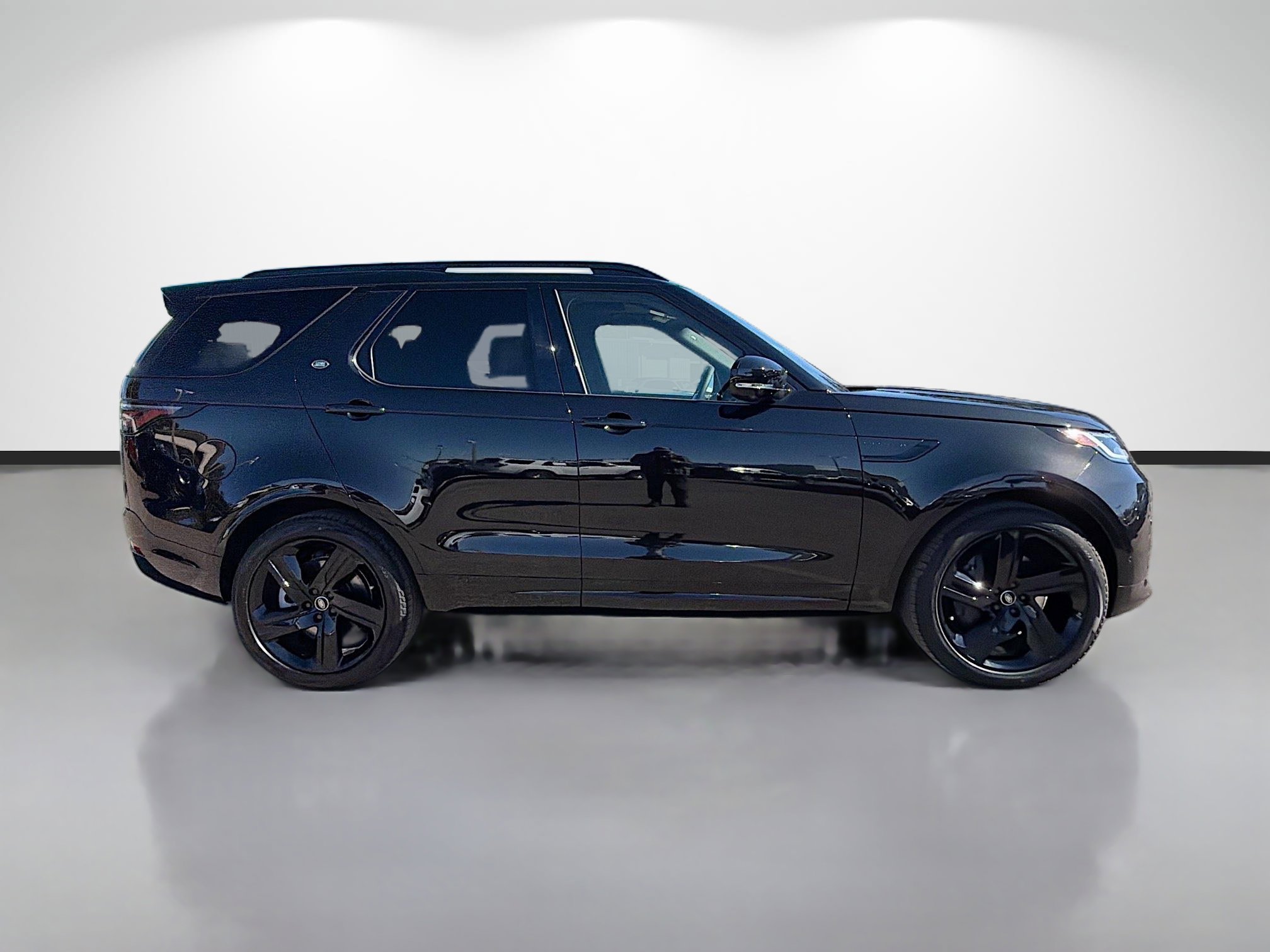 New 2026 Land Rover Discovery Limited Edition image 6