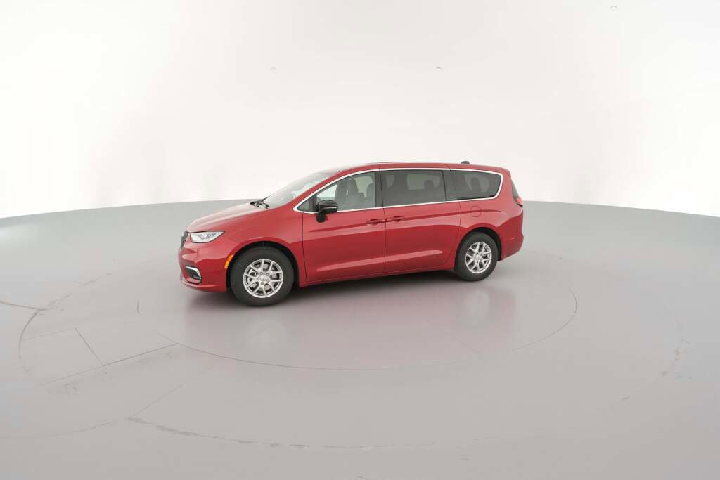 New 2026 Chrysler Pacifica Select image 5