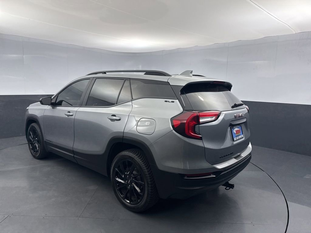 Used 2024 GMC Terrain SLE w/ Elevation Edition FWD image 3