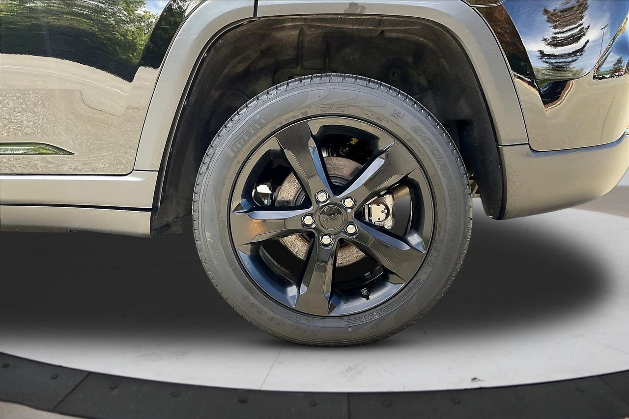 Used 2023 Jeep Grand Cherokee Limited w/ Black Appearance Package image 37