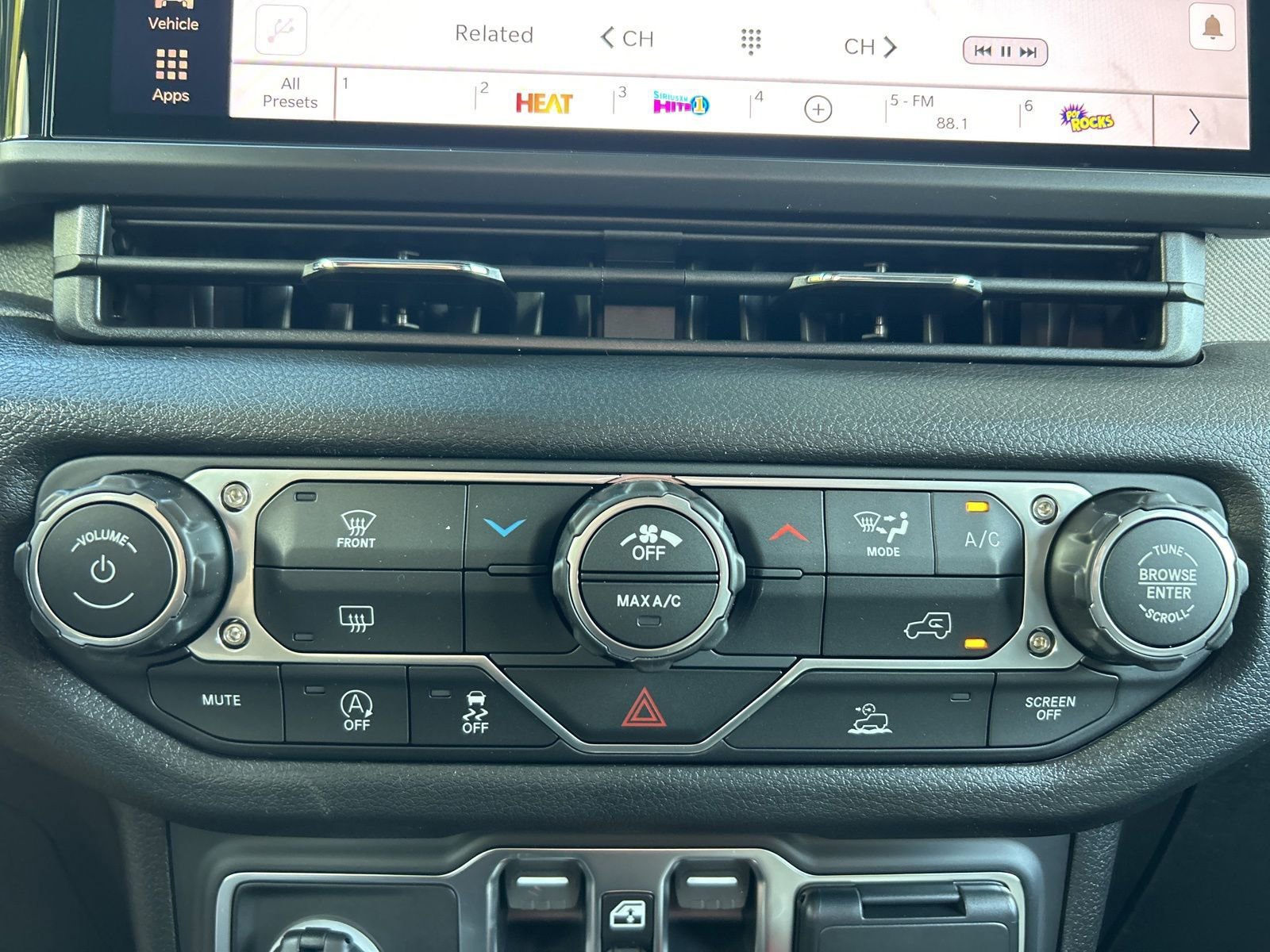 New 2026 Jeep Gladiator Sport AWD/4WD image 27