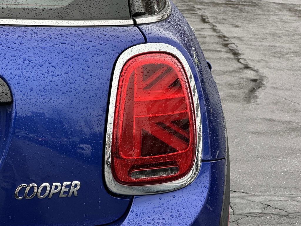 Used 2020 MINI Cooper 2-Door Hardtop image 8