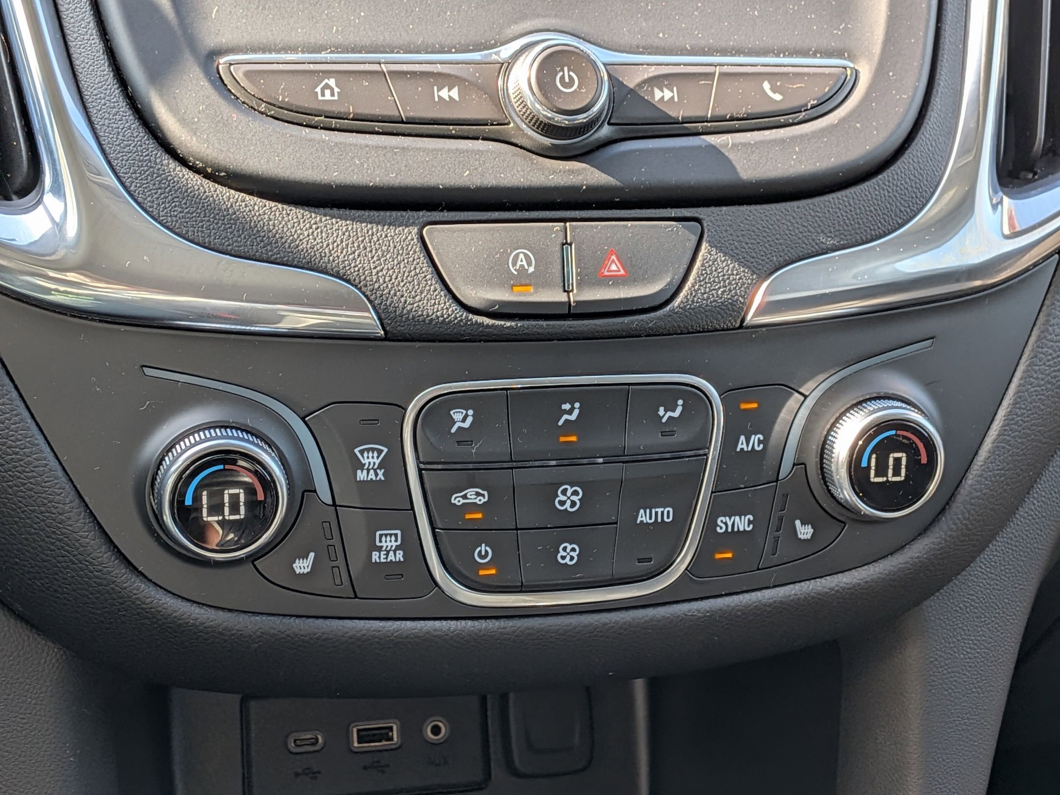 Used 2024 Chevrolet Equinox LT AWD/4WD image 24