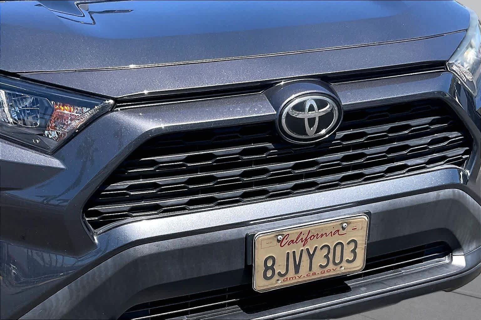 Used 2019 Toyota RAV4 LE w/ Carpet Mat Package FWD image 29