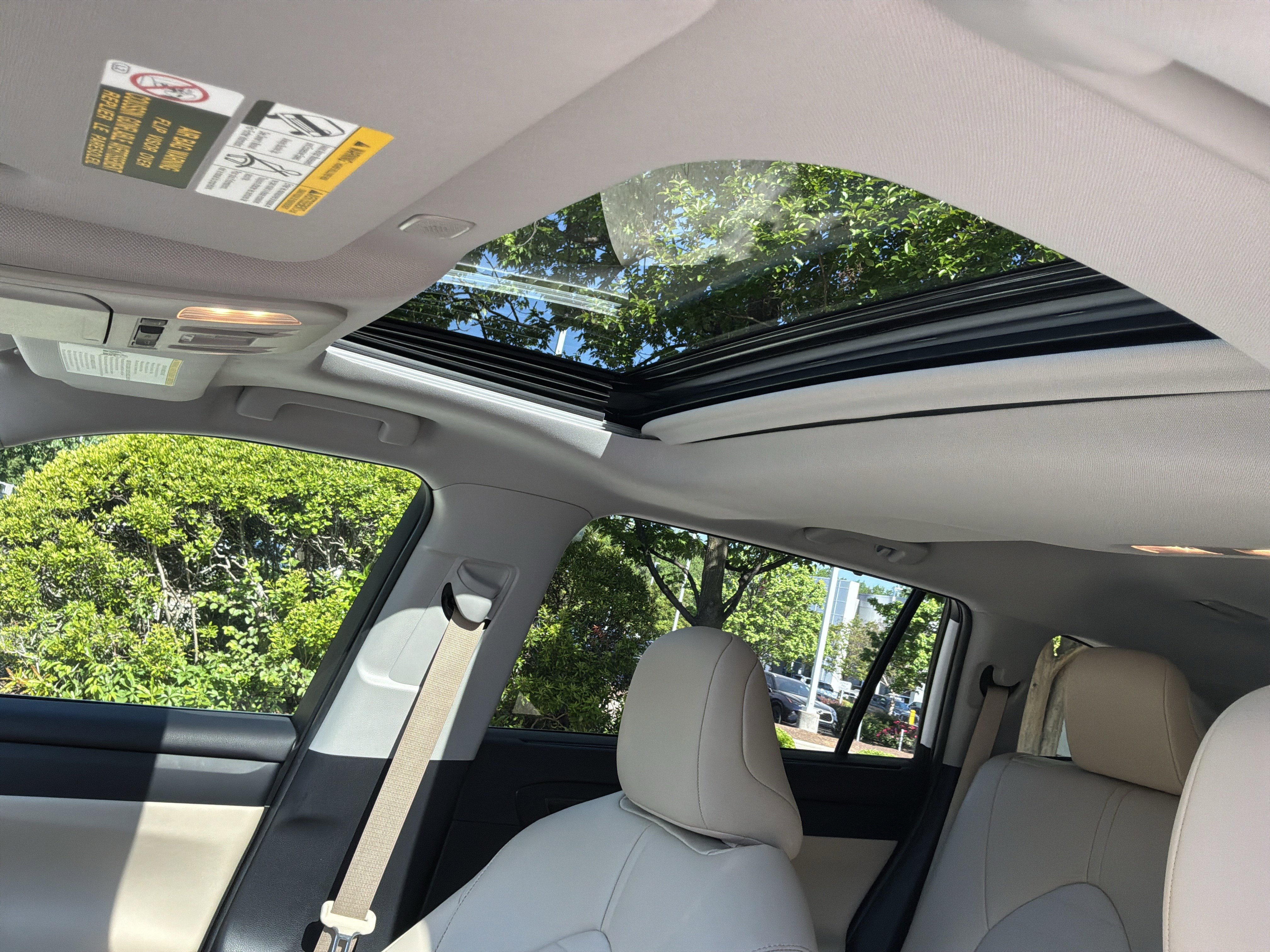 Used 2024 Toyota Highlander XLE FWD image 28