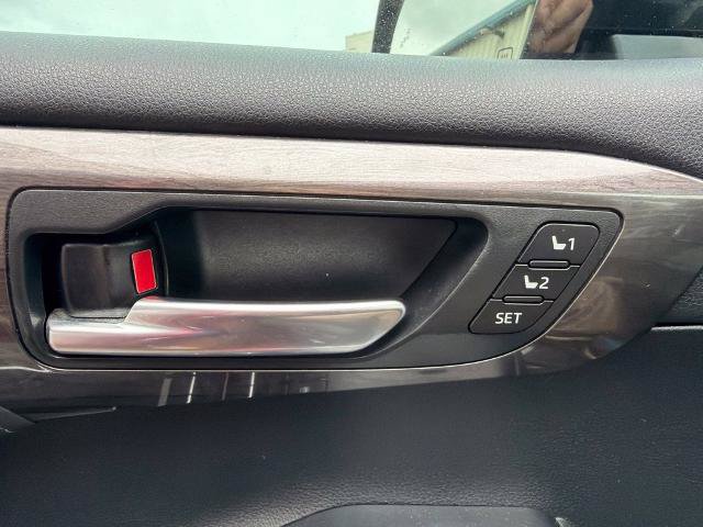 Used 2021 Toyota Highlander Limited FWD image 19
