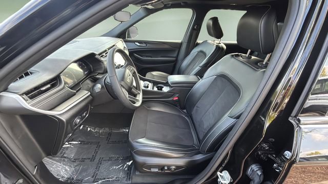 Used 2024 Jeep Grand Cherokee L Altitude AWD/4WD image 25