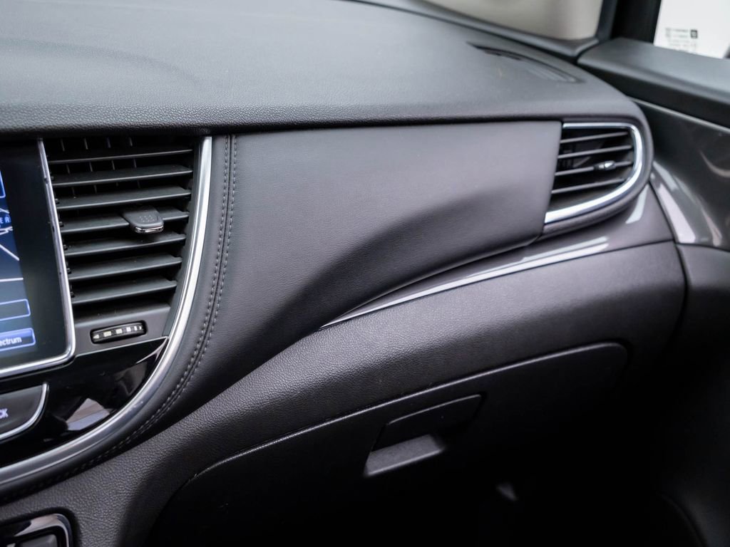 Used 2018 Buick Encore Sport Touring image 28