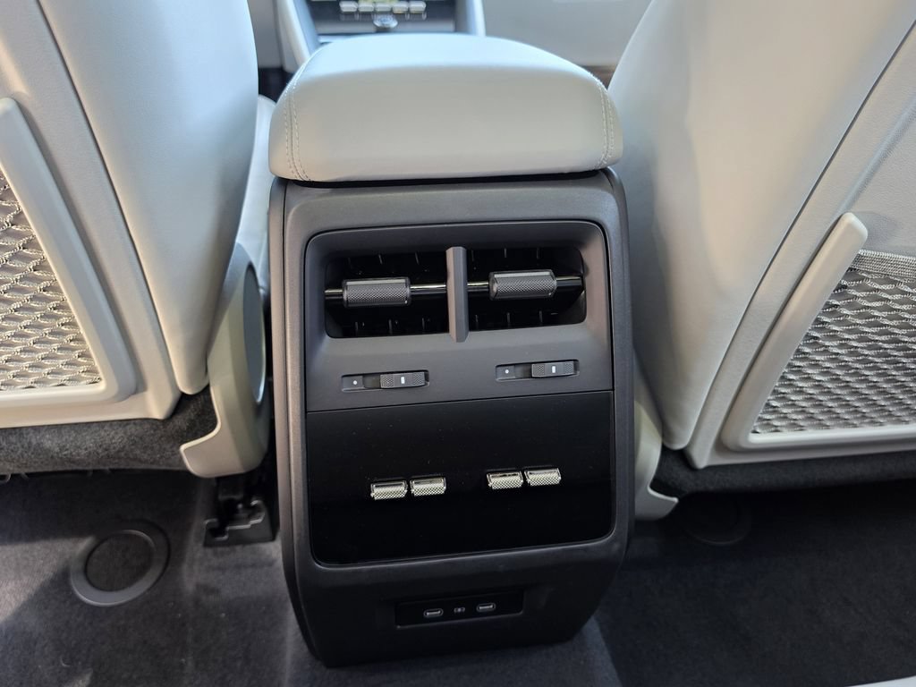 Certified 2025 Porsche Macan Turbo Electric AWD/4WD image 18