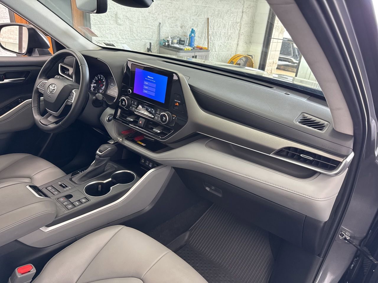 Used 2023 Toyota Highlander XLE image 54