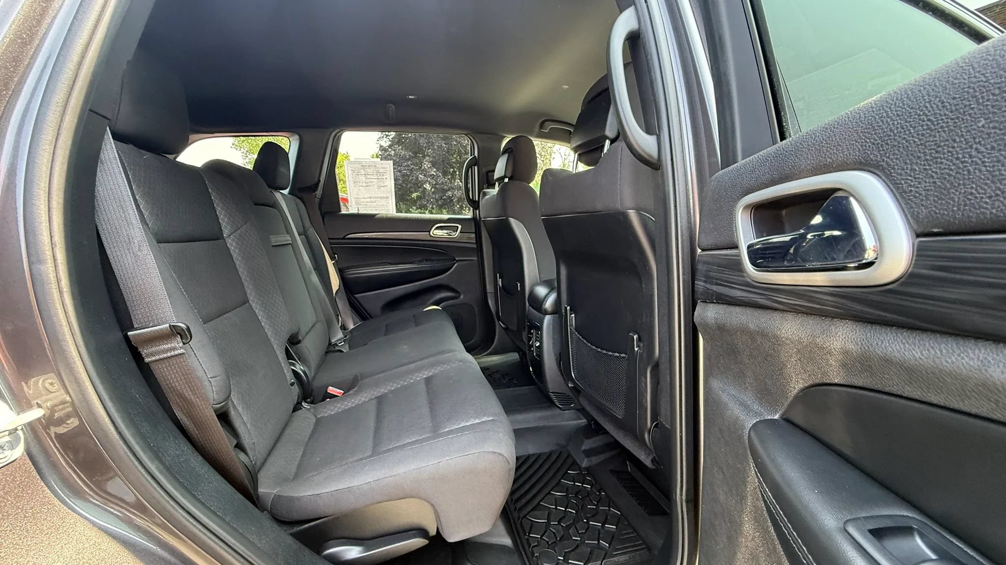 Used 2019 Jeep Grand Cherokee Laredo AWD/4WD image 32