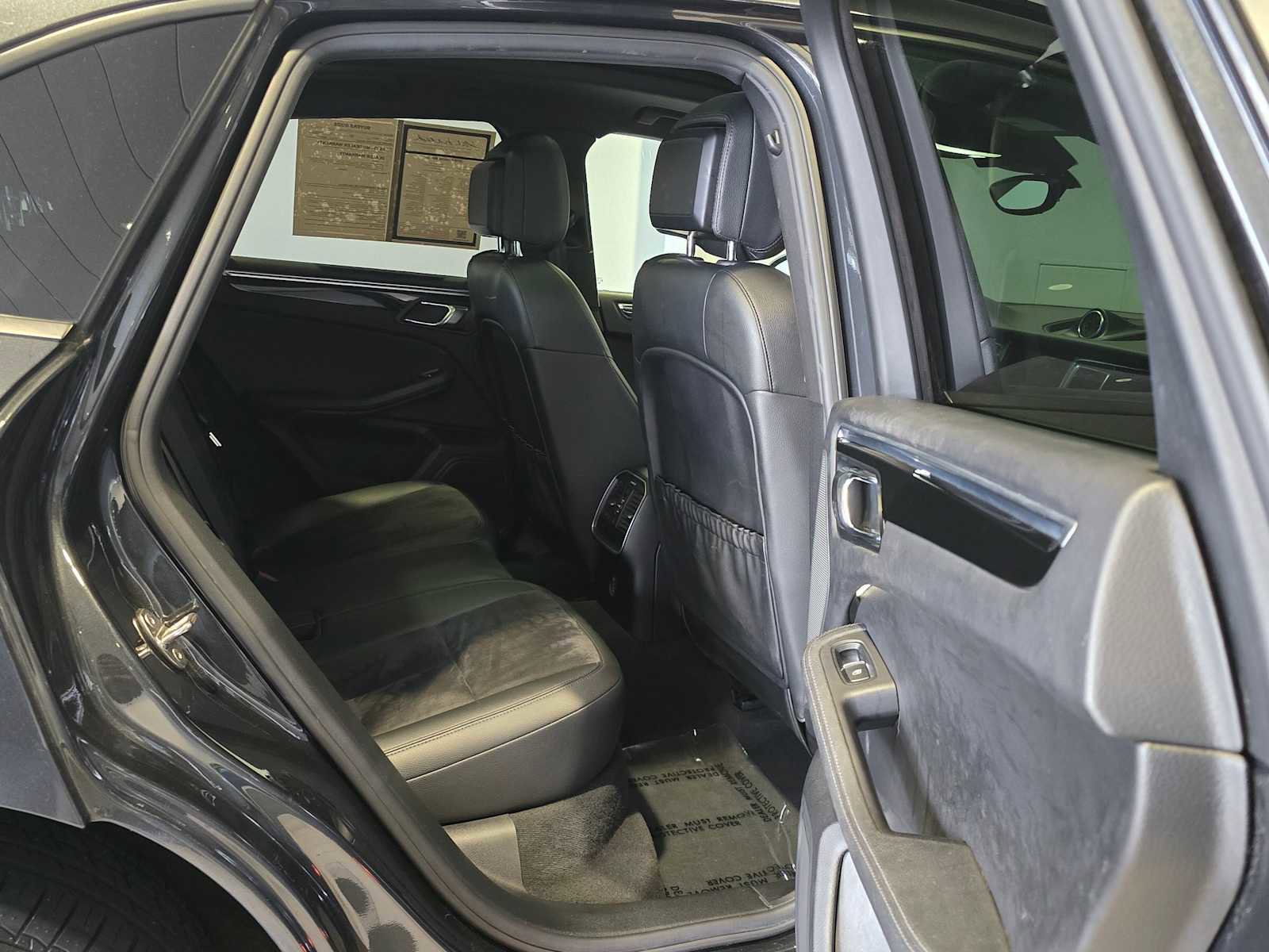 Used 2018 Porsche Macan image 12