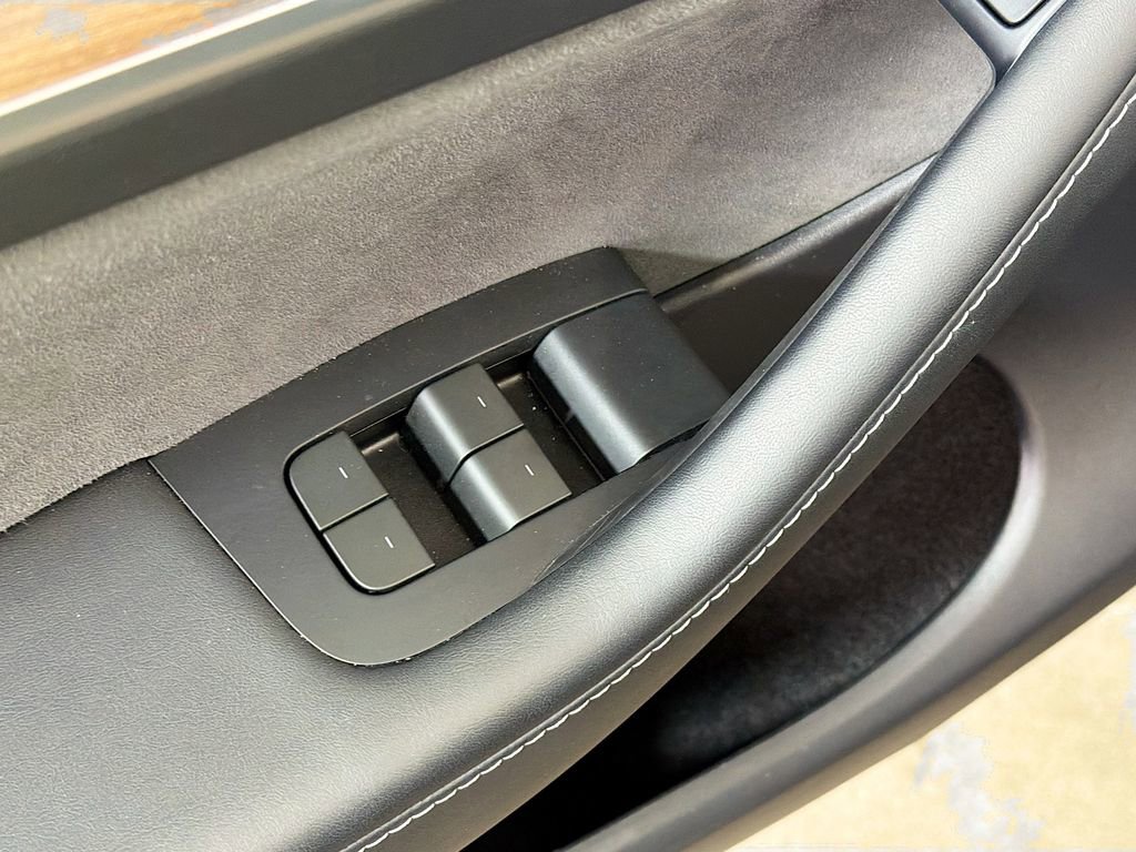 Used 2024 Tesla Model Y Long Range image 16