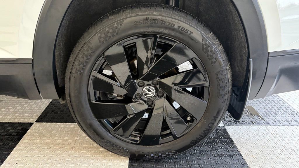 Used 2024 Volkswagen Atlas SE w/ Black Wheel Package image 11