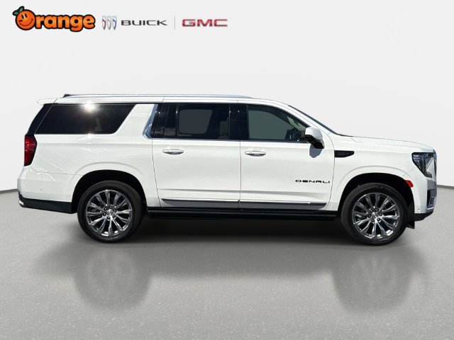 Used 2023 GMC Yukon XL Denali w/ Advanced Technology Package AWD/4WD image 2