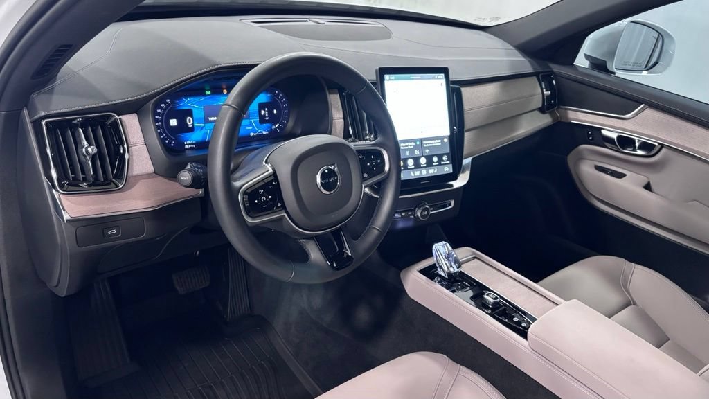Certified 2025 Volvo XC90 B5 Core w/ Protection Package AWD/4WD image 10