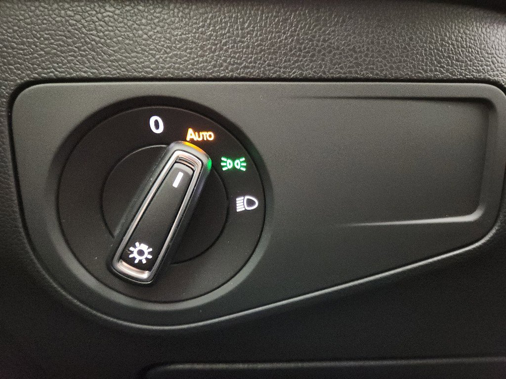 Certified 2023 Volkswagen Tiguan SE w/ Panoramic Sunroof Package image 11