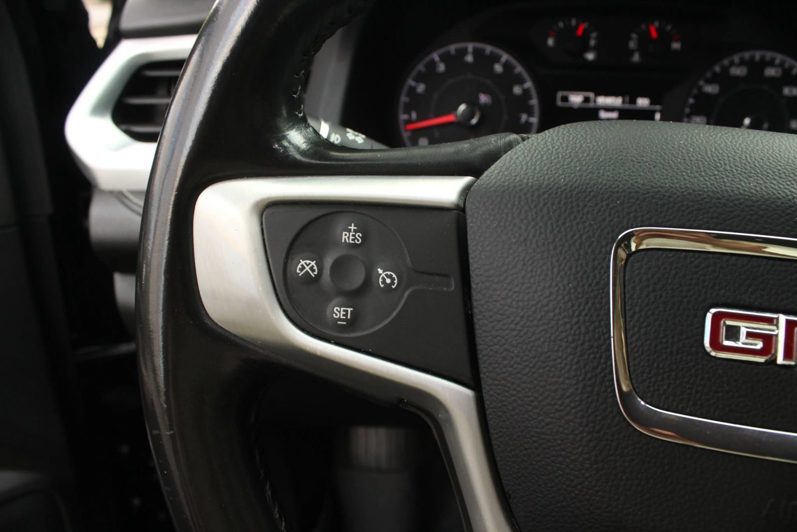 Used 2019 GMC Acadia SLE w/ LPO, Floor Liner Package FWD image 30