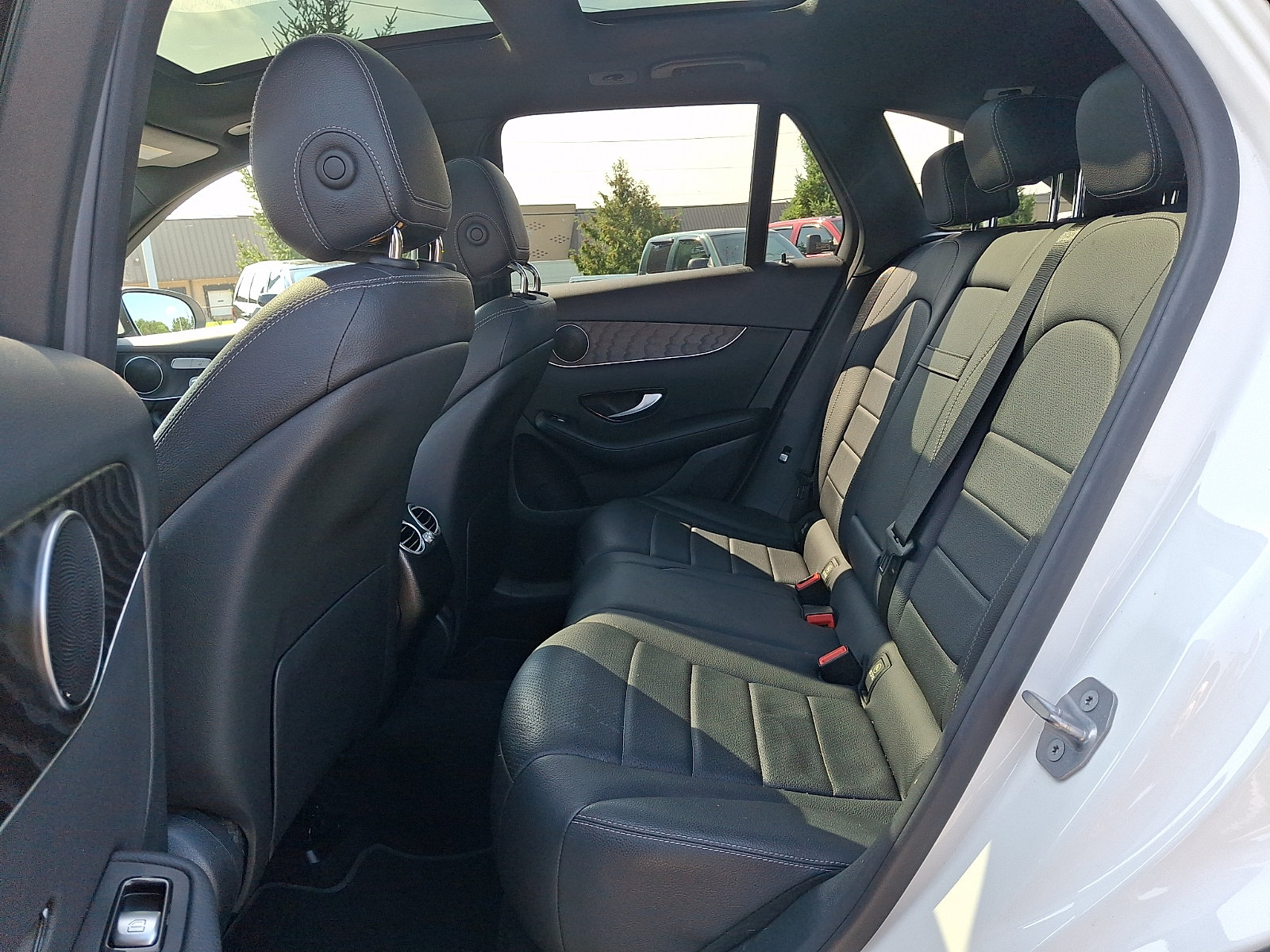 Used 2017 Mercedes-Benz GLC 300 4MATIC image 10