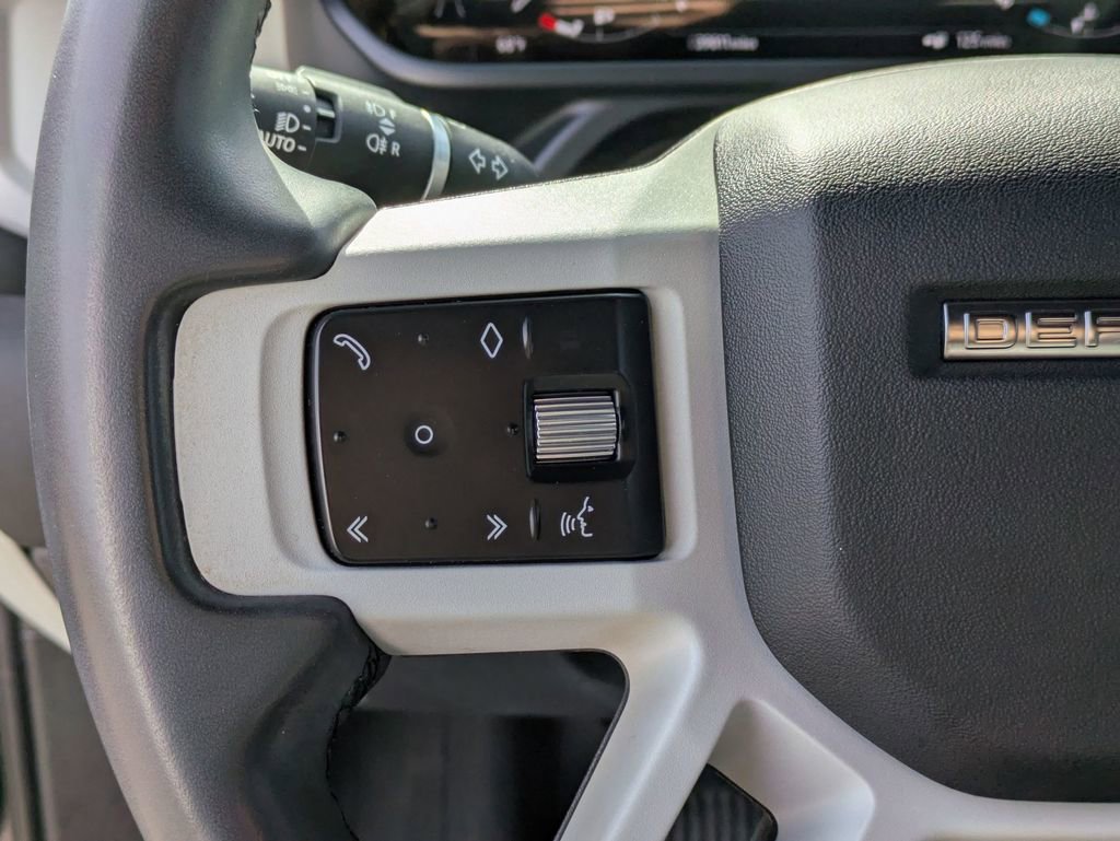 Used 2023 Land Rover Defender 90 X-Dynamic SE image 20