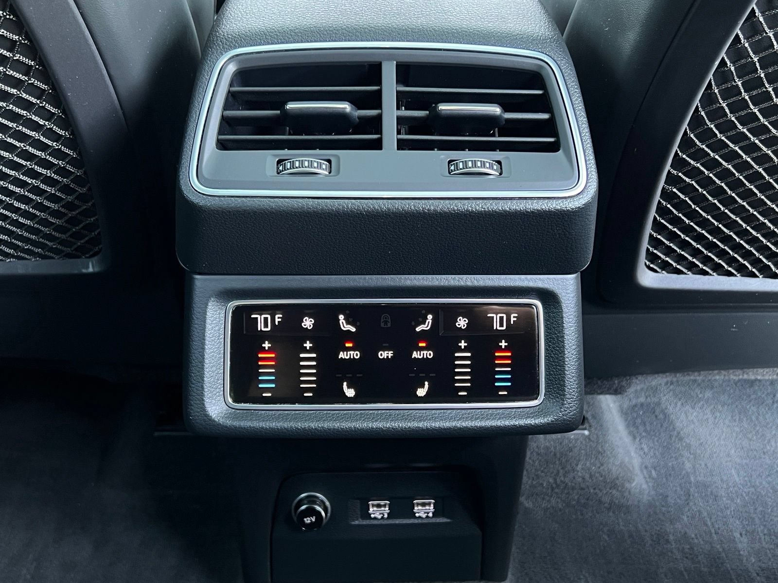 Used 2019 Audi e-tron Prestige w/ Prestige Package AWD/4WD image 33