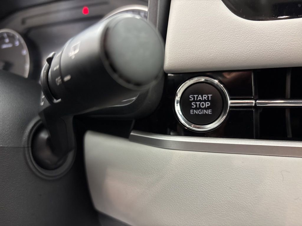 Used 2025 Mitsubishi Outlander SE AWD/4WD image 28