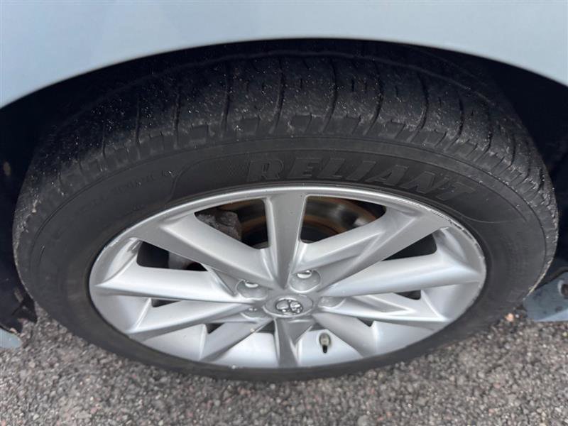 Used 2014 Toyota Prius V Five image 27