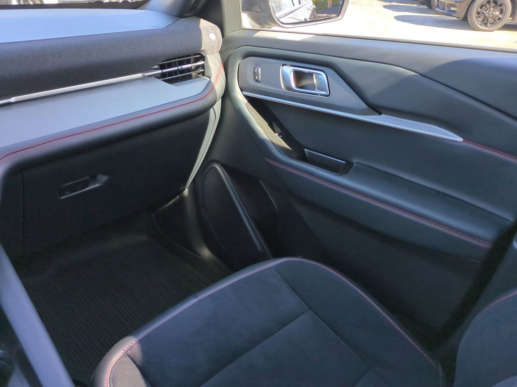 Used 2025 Ford Explorer ST image 17
