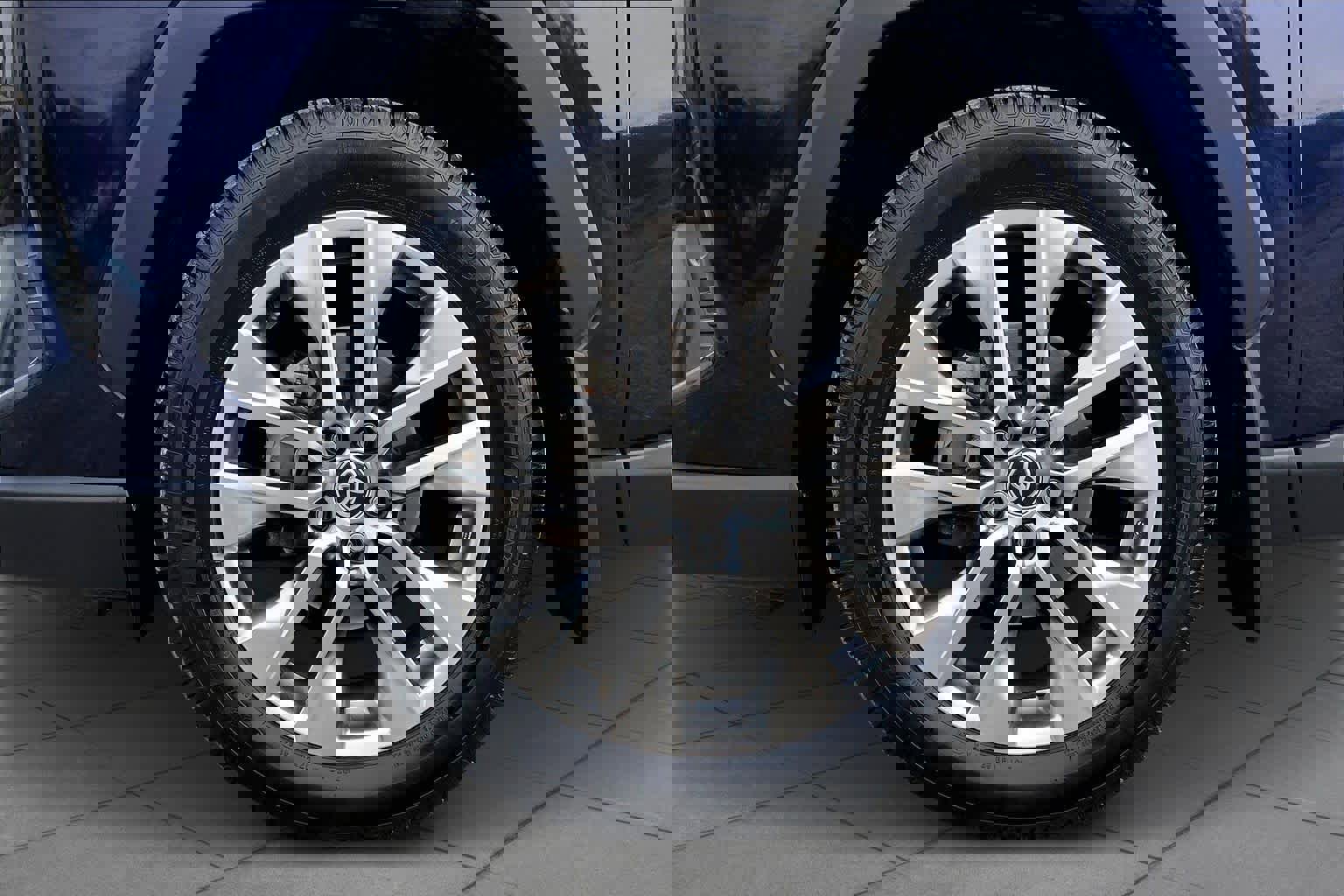 Used 2021 Toyota RAV4 XLE Premium image 10