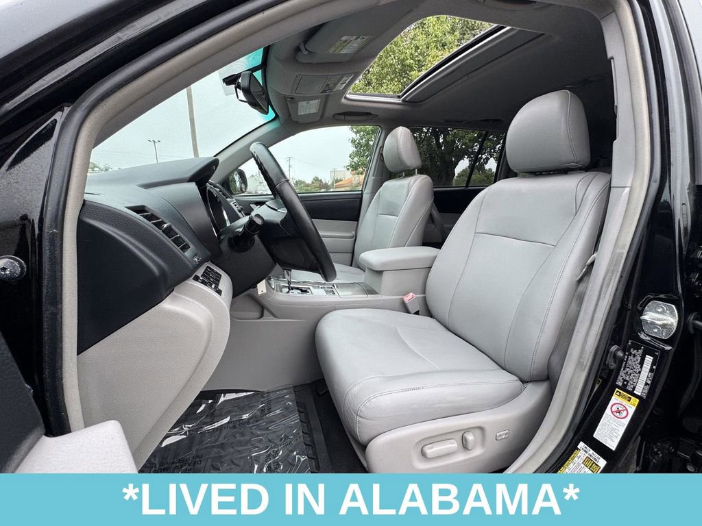 Used 2013 Toyota Highlander SE image 18