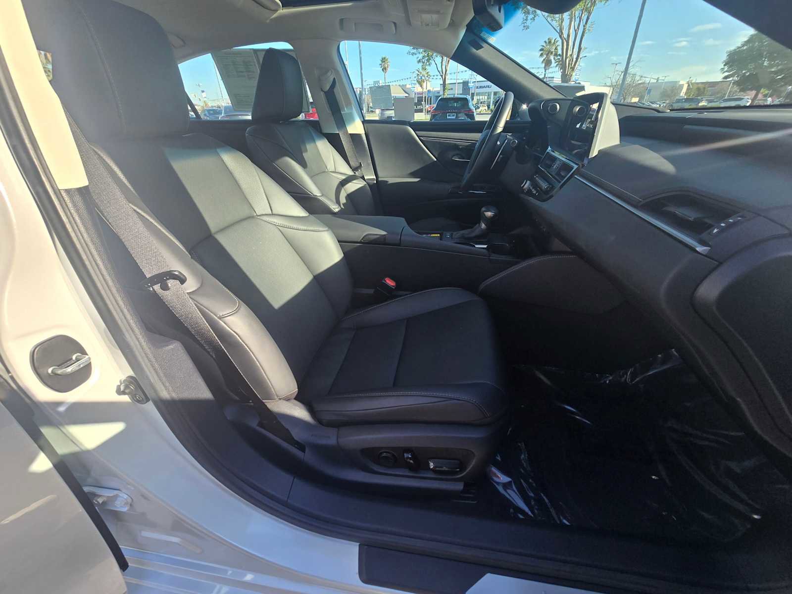 Used 2025 Lexus ES 300h w/ Premium Package image 11