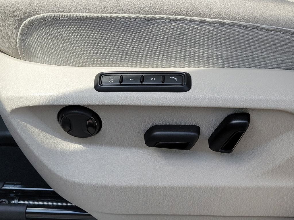 Certified 2026 Volkswagen Atlas SEL Premium R-Line AWD/4WD image 21