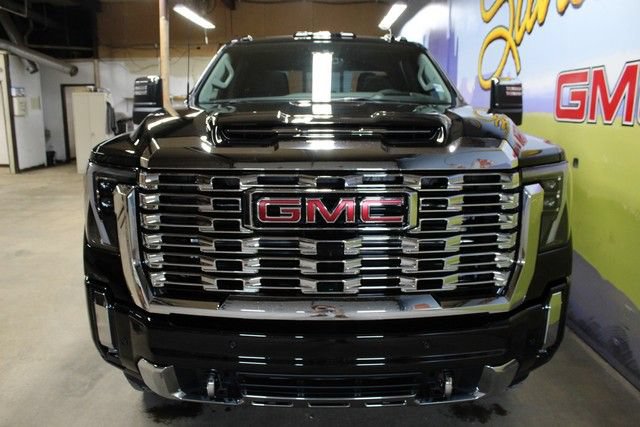 New 2026 GMC Sierra 2500 Denali w/ Denali Reserve Package AWD/4WD image 3