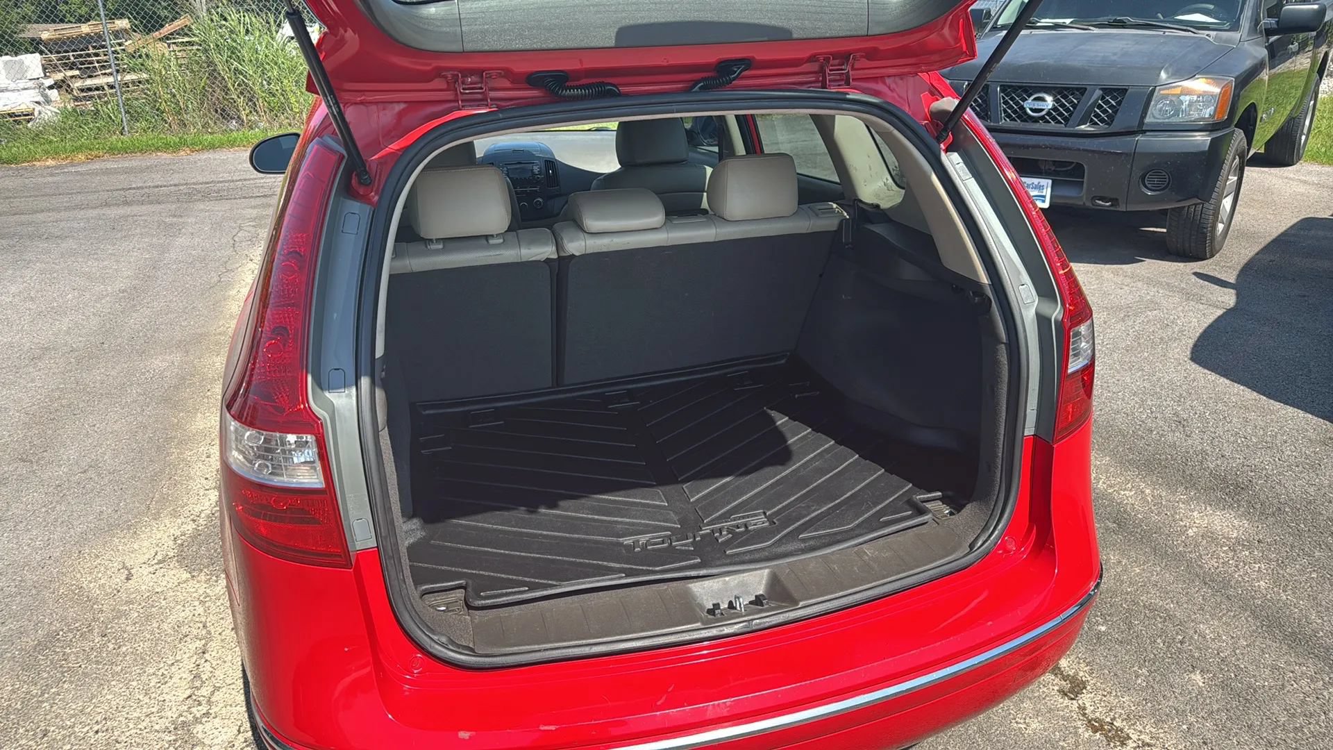 Used 2011 Hyundai Elantra FWD image 8