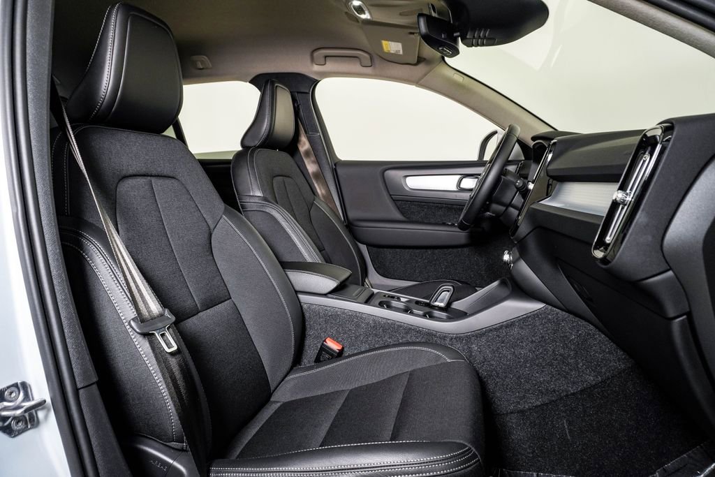 Used 2020 Volvo XC40 T5 Momentum w/ Protection Package Premier image 15