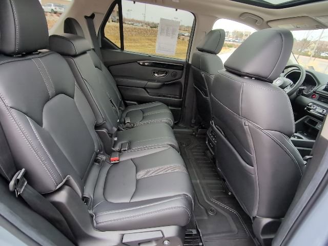 Used 2025 Honda Pilot Touring image 34
