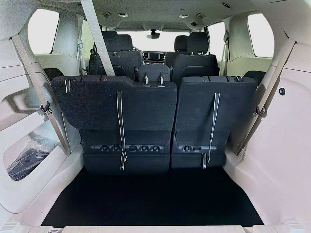 Used 2024 Chrysler Voyager LX image 26