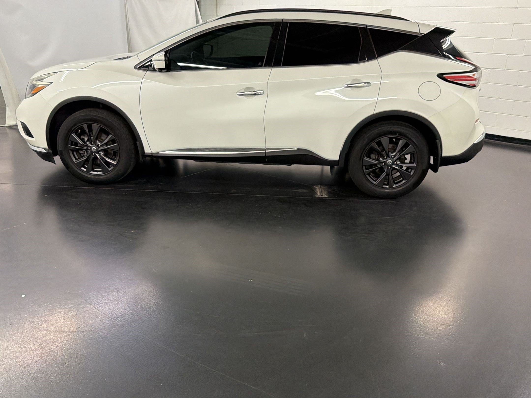 Used 2018 Nissan Murano SV w/ Premium Package AWD/4WD image 2