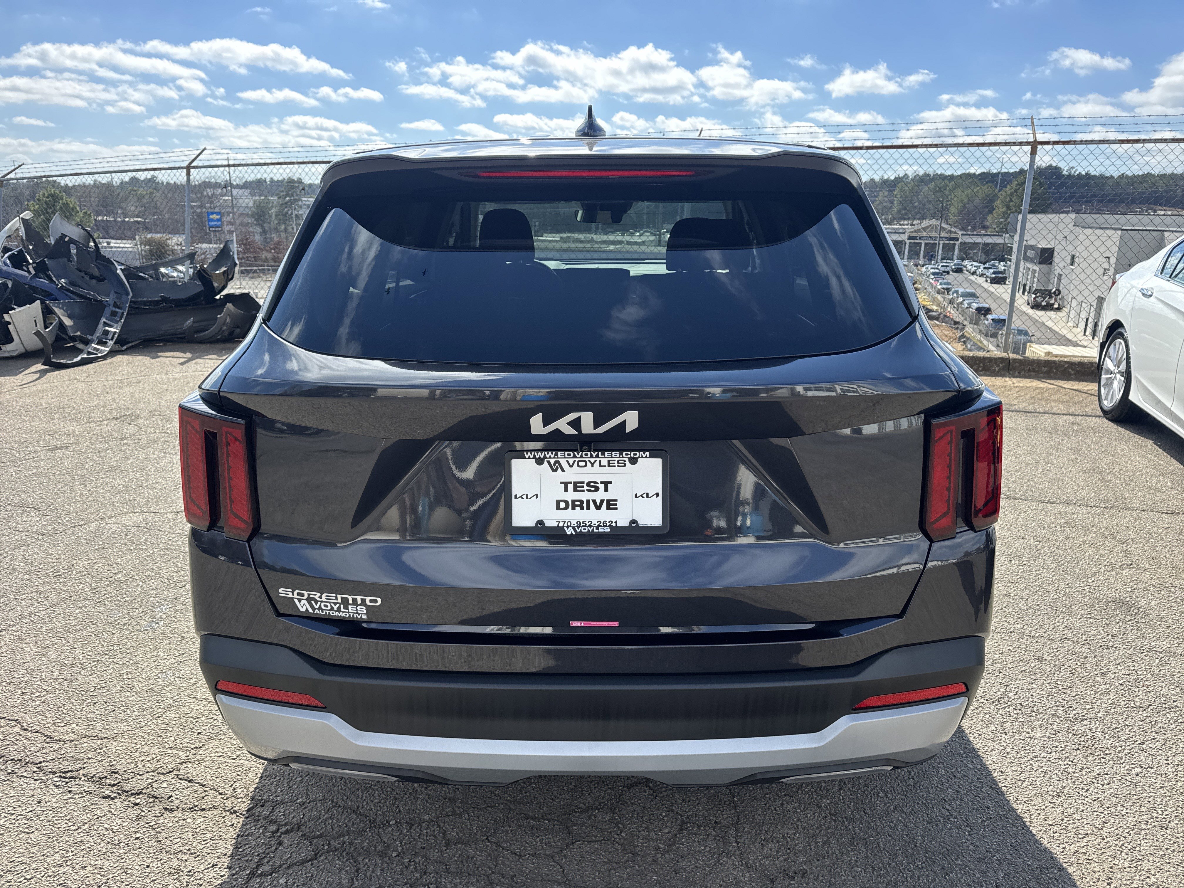 Certified 2025 Kia Sorento LX image 6