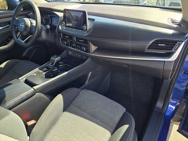 Used 2023 Nissan Rogue SV FWD image 10