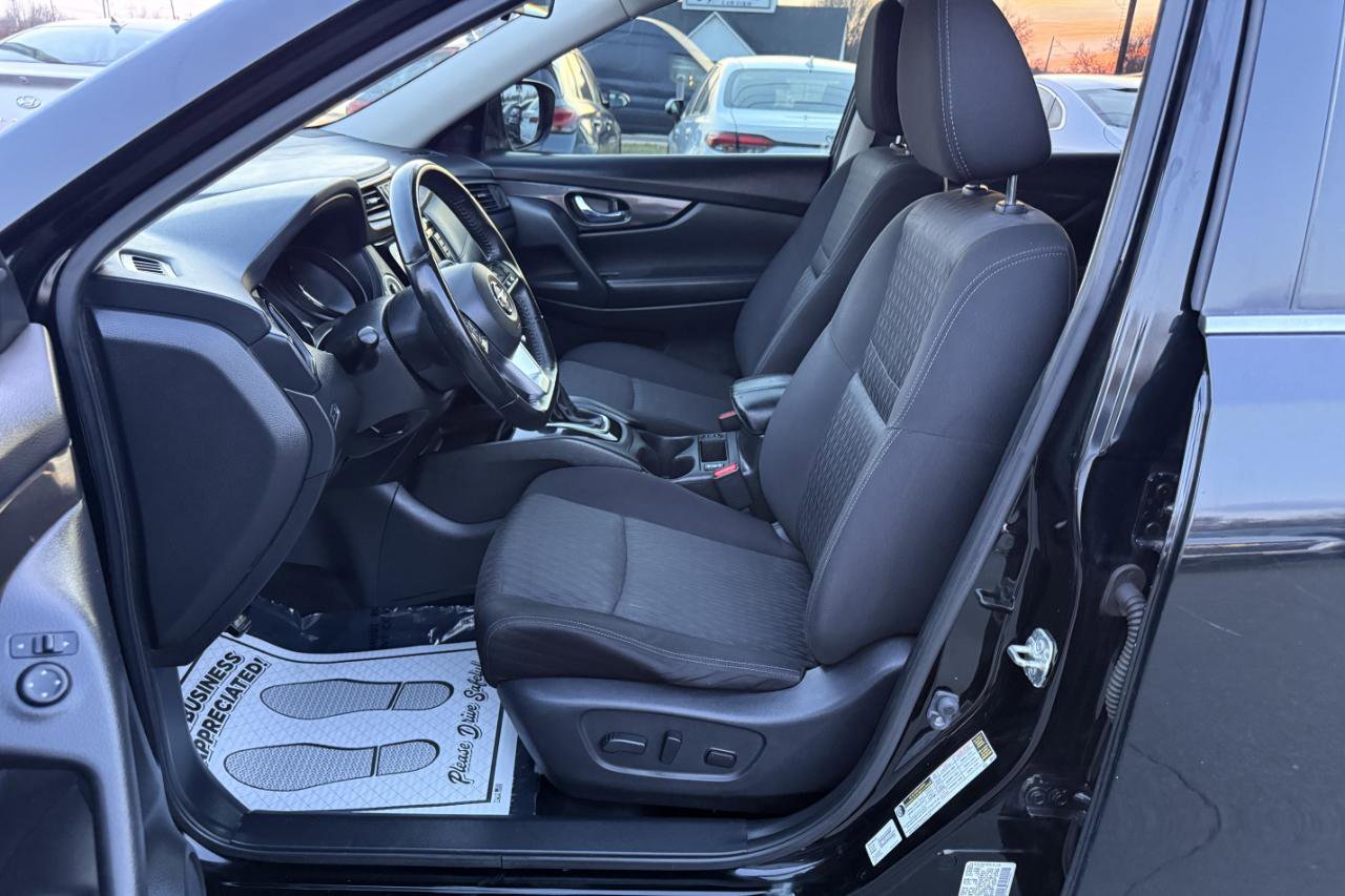 Used 2018 Nissan Rogue SV image 8