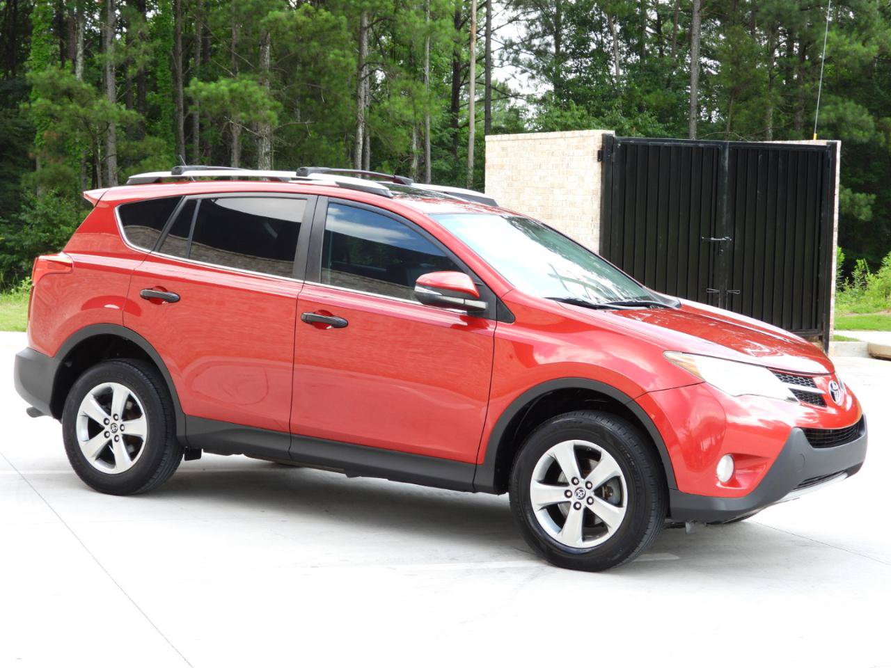 Used 2015 Toyota RAV4 XLE FWD image 25