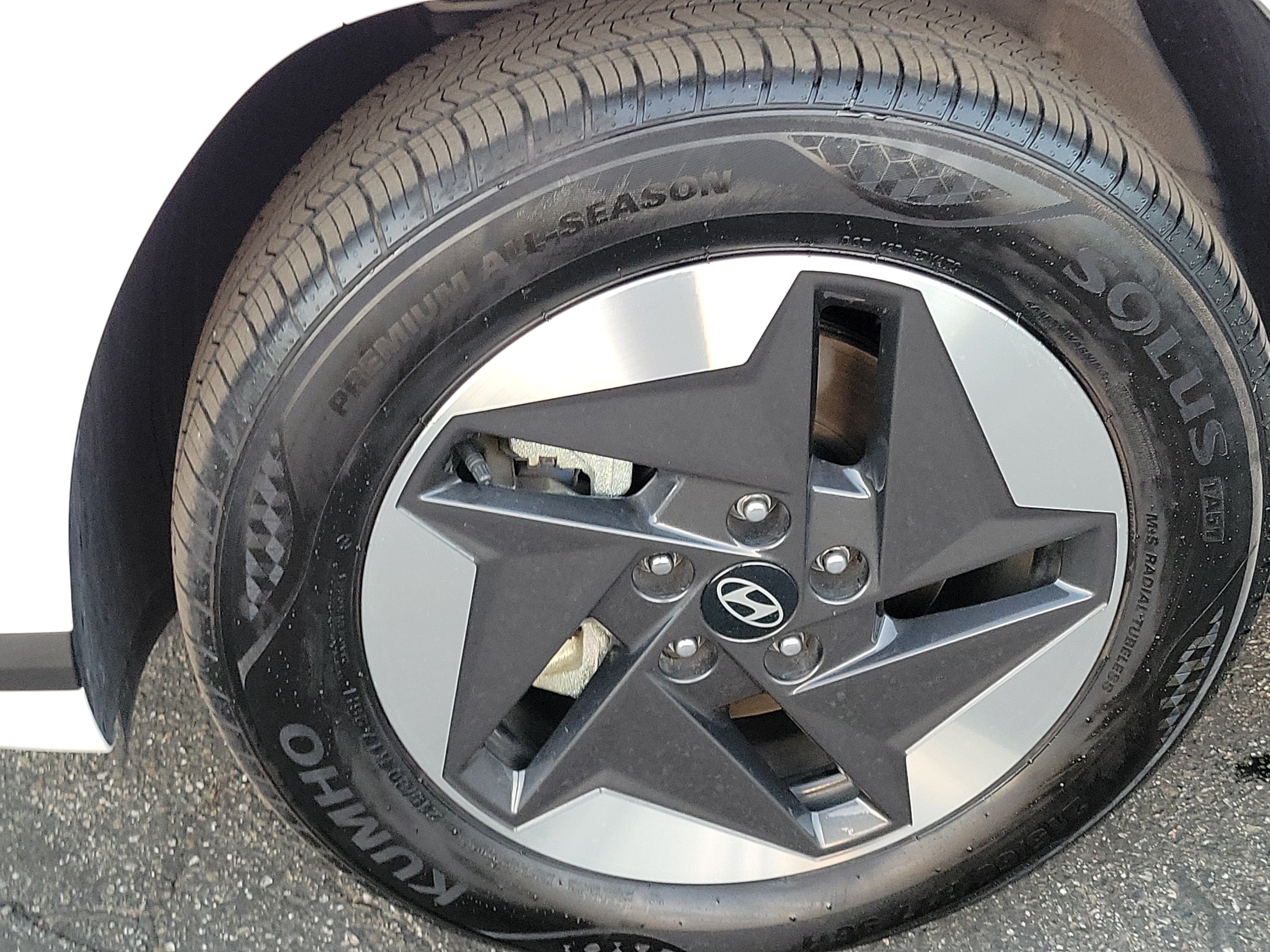 Certified 2024 Hyundai Kona SEL FWD image 7