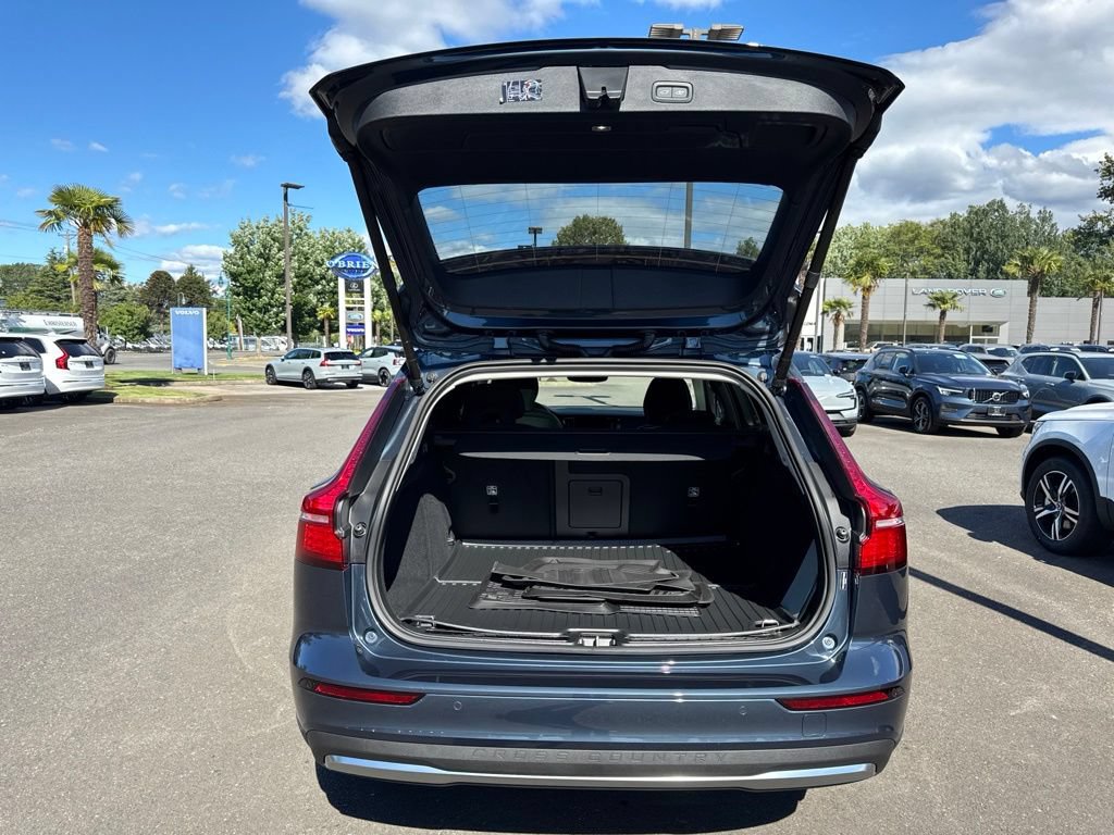 New 2026 Volvo V60 B5 Cross Country Plus w/ Climate Package AWD/4WD image 16