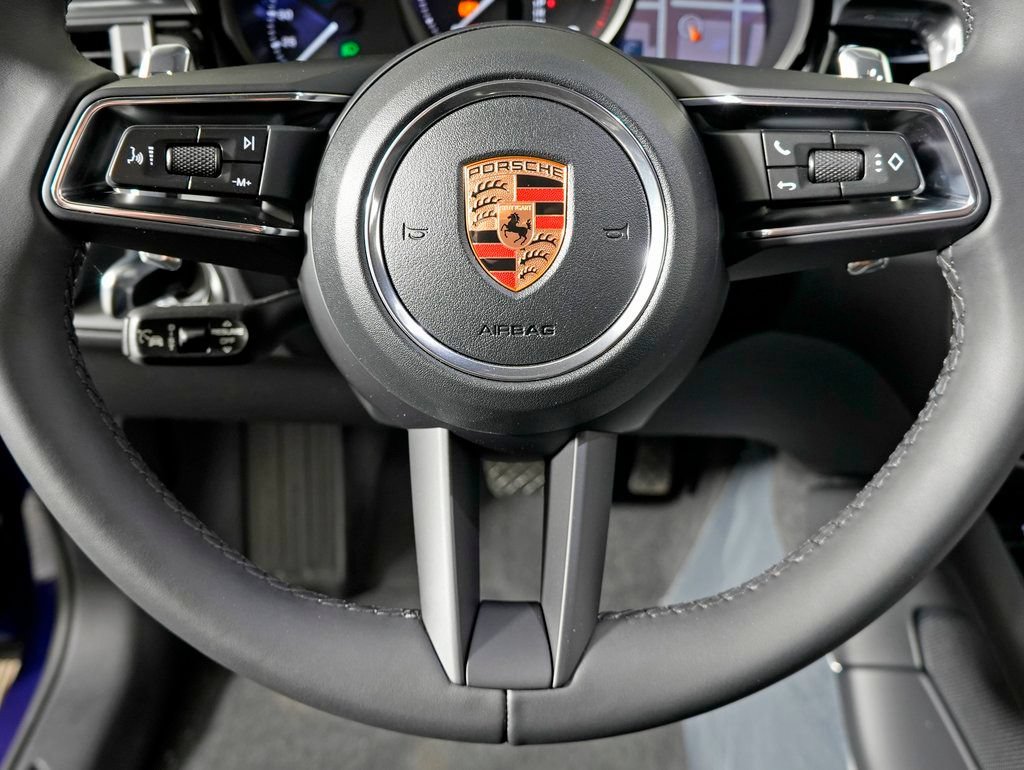 Certified 2026 Porsche Macan AWD/4WD image 21
