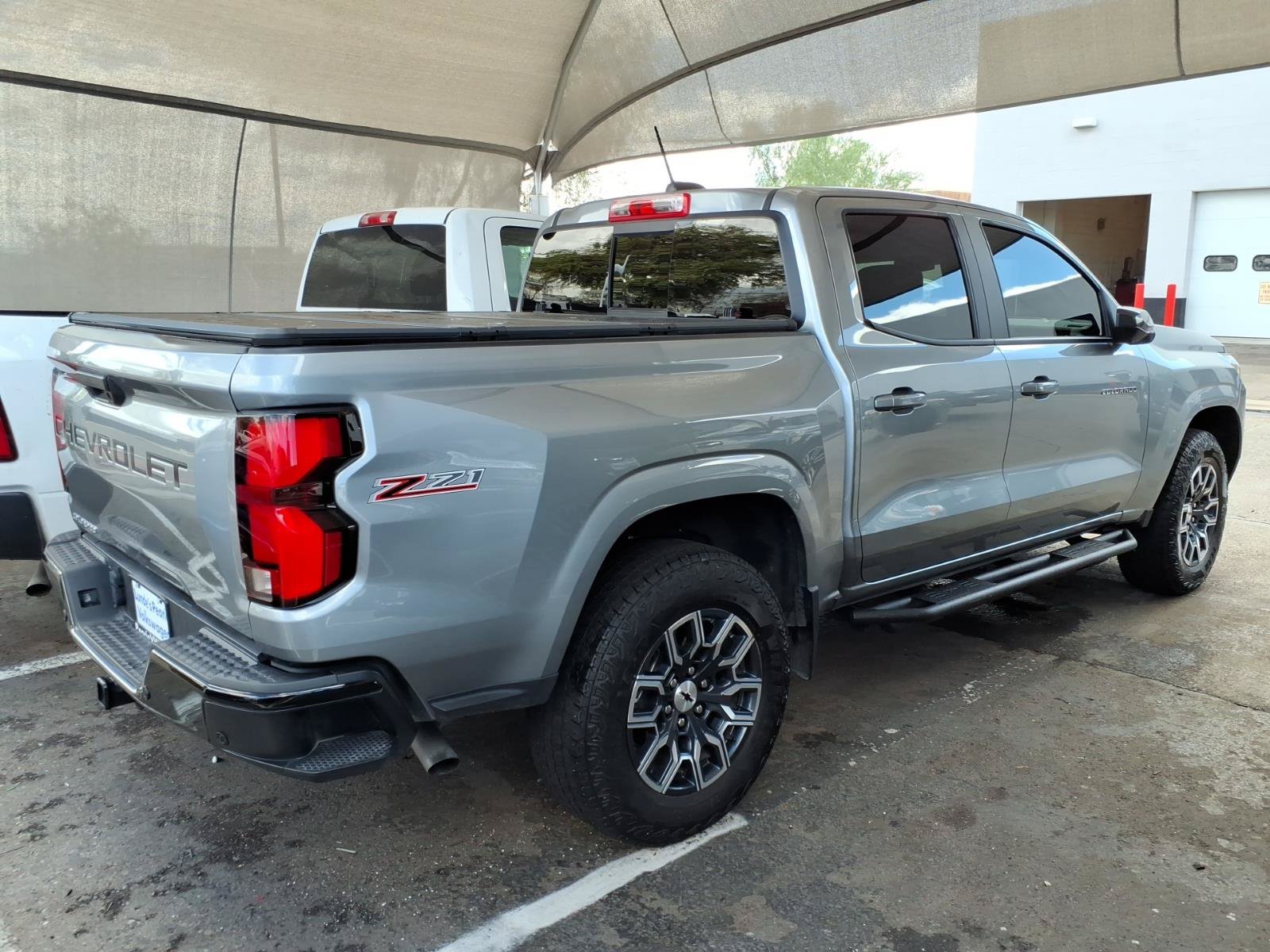 Used 2025 Chevrolet Colorado Z71 w/ Technology Package AWD/4WD image 2