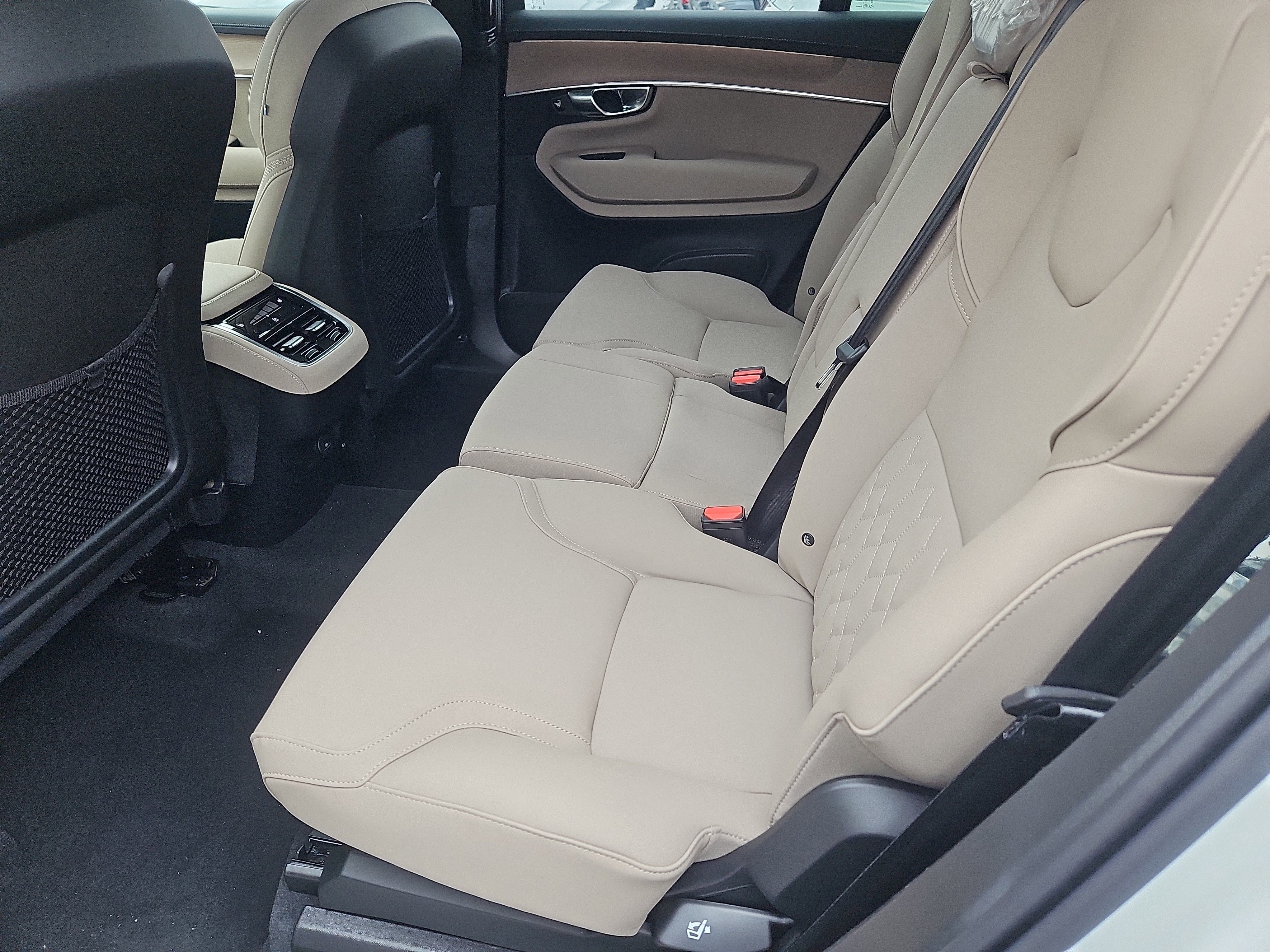 New 2026 Volvo XC90 B6 Plus w/ Protection Package Premier image 22